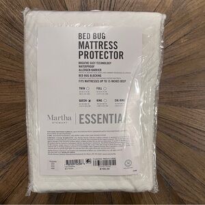 Martha Stewart Essentials Bed Bug Mattress Protector QUEEN Waterproof Allergen